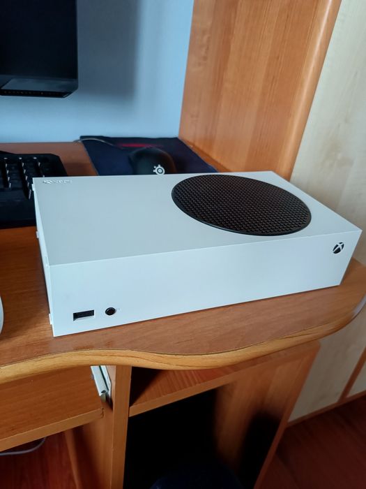 Stan idealny.Xbox series s  + FIFA 23
