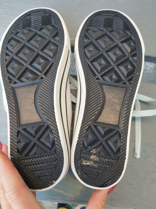 Продам кеди для дівчаток