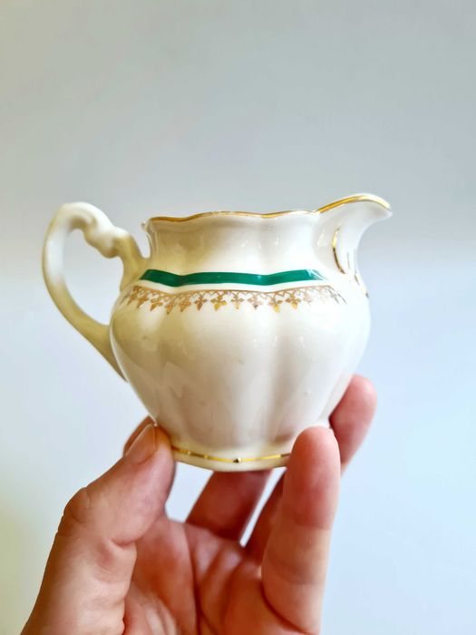 Chodzież porcelanowy, mały uroczy mlecznik, stara sygnatura