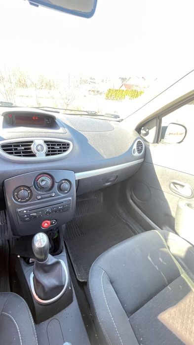 Renault Clio Stan dobry, niski przebieg,