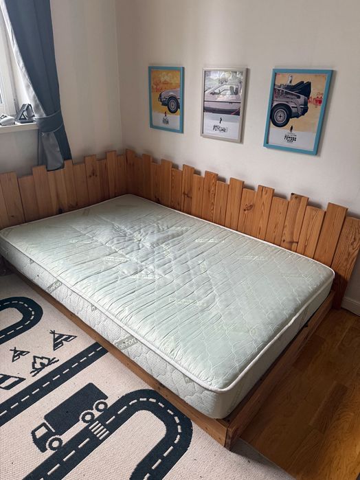 Кровать с матрасом