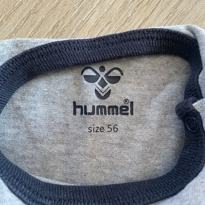 Dwa bodziaki body dla chlopca z charakterem Hummel