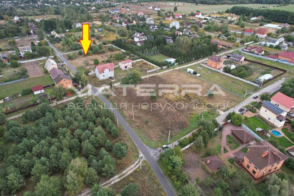 Малютянка 15 сот Широкий фасад, Асфаль, Сосни!