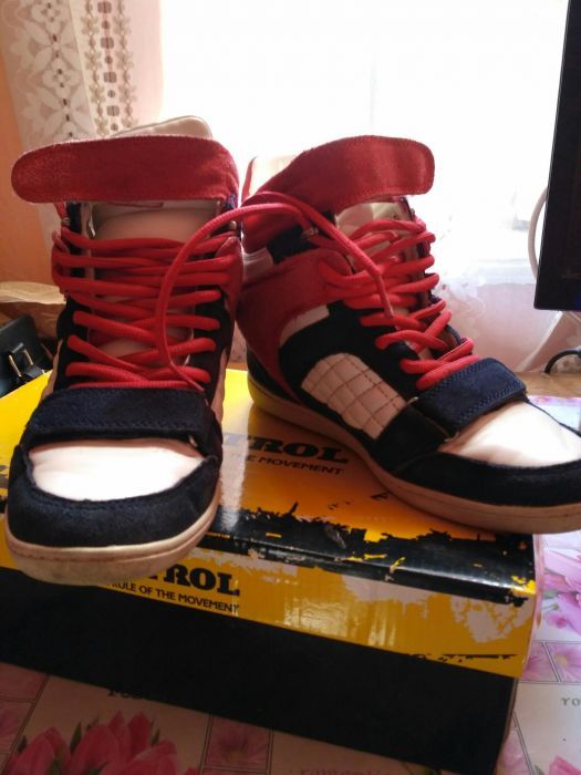 Кросовки Сникерсы / Кросівки