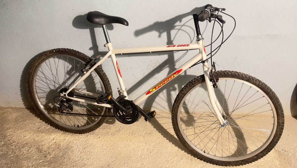 Bicicleta de montanha branca