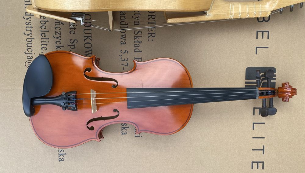 Skrzypce fabryczne 3/4. Podobnej wielkosci fidel. Stany znakomite.