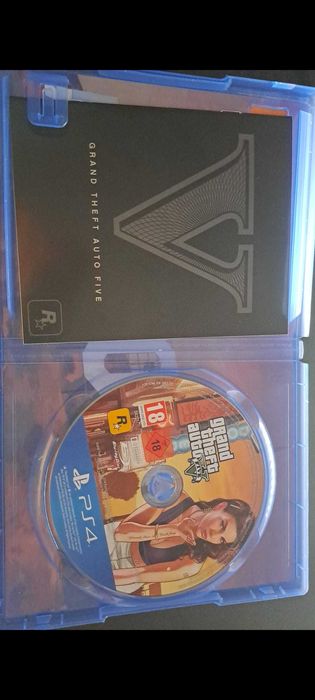 Vendo Ps4 pro 1T com alguns jogos