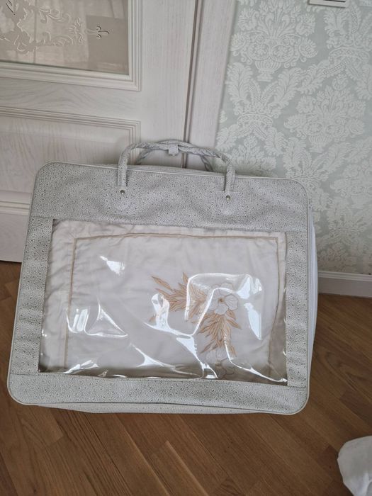 Покрывало с наволочками и наматрасником