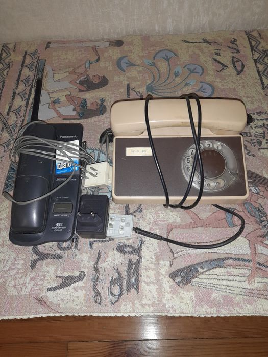 Продається два телефона.