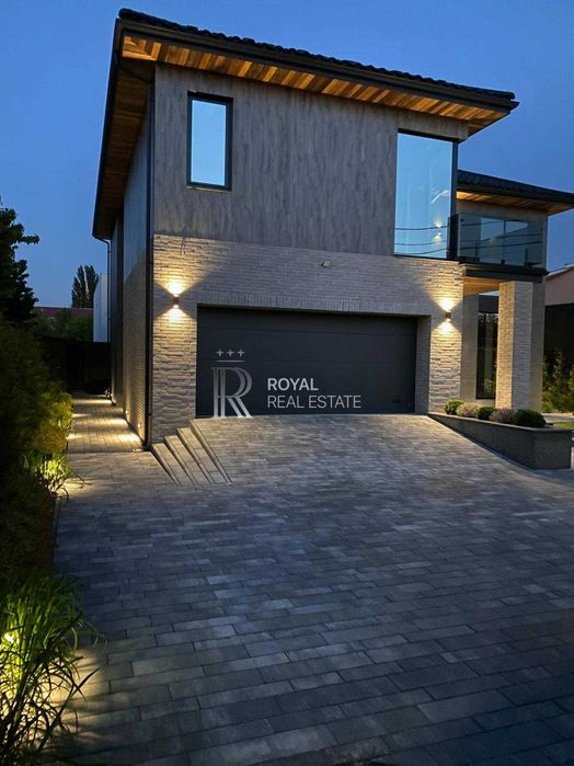 Продаж Будинок Київ Голосіївський район вул. Малокитаївська 300 м² 4 спальні Ділянка 5 соток Газ Гараж Підвал 20 кВт Під чистове оздоблення