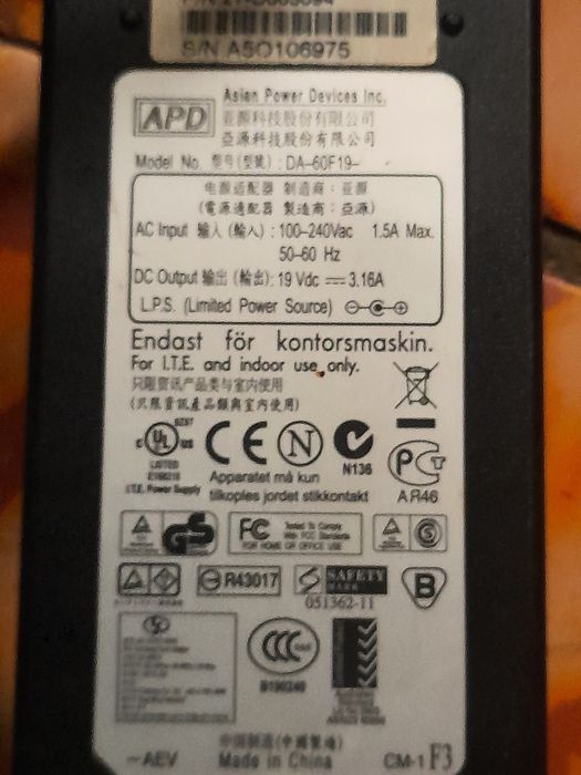 Блок питания для ноутбука штука 200 гривен