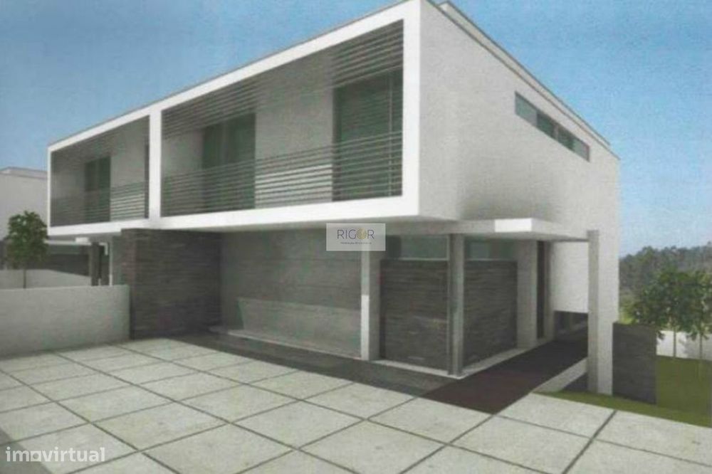 Terreno de 254m2 com viabilidade de construção de moradia T4 de 3 fren — Coronado (São Romão E São Mamede), Porto