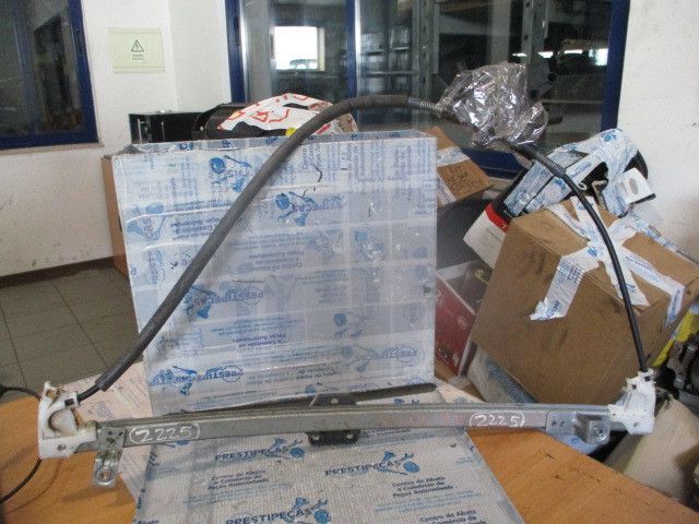 Elevador vidros frente direito JEEP Cherokee (KJ)