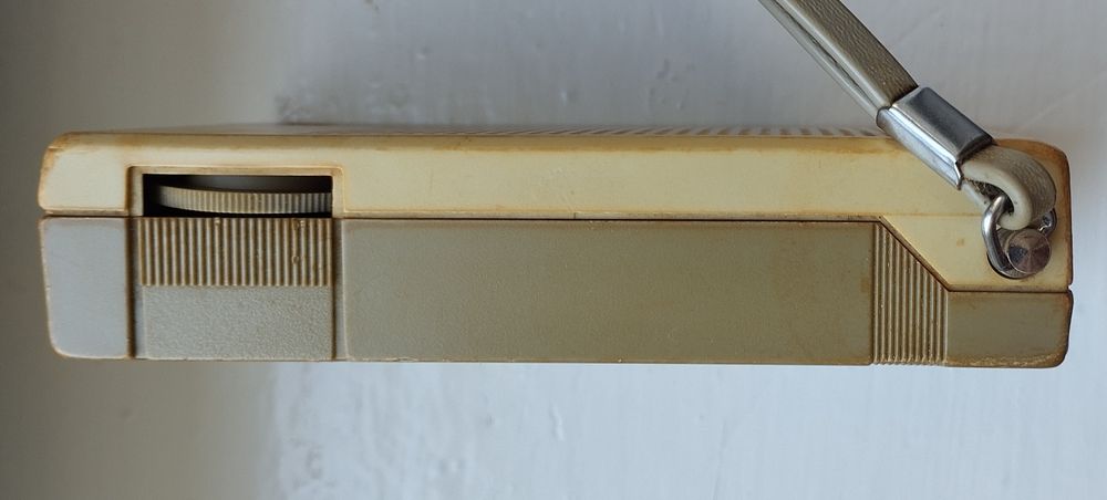 Вінтажне радіо, Ретро радіо Philips D-1018 MW