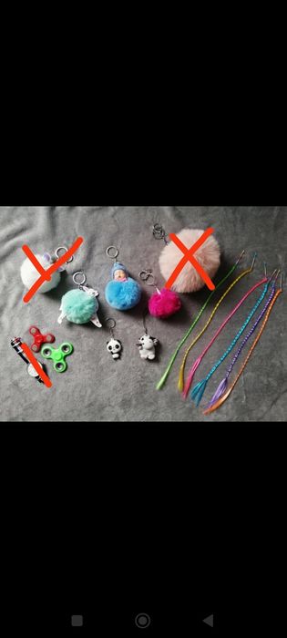 Bryloki, pompony, zawieszki warkocze