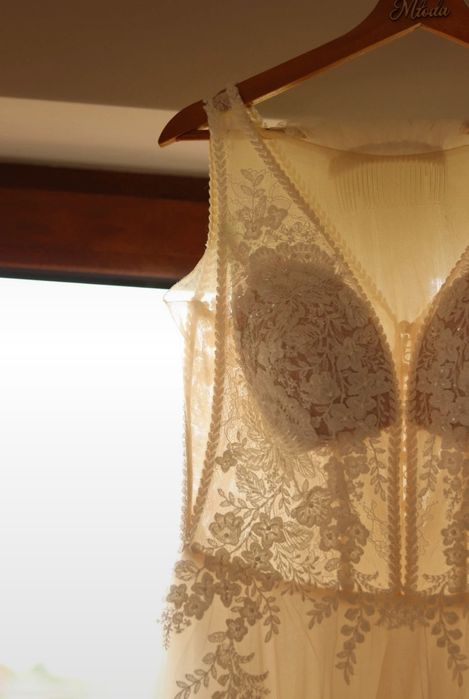 Kremowa Suknia ślubna