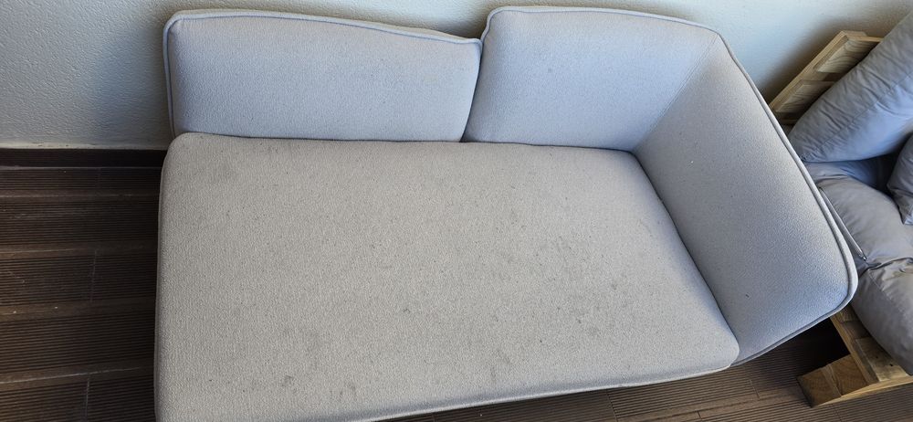 Chaise-longue à direita em tecido bouclé creme claro CHEVANNES