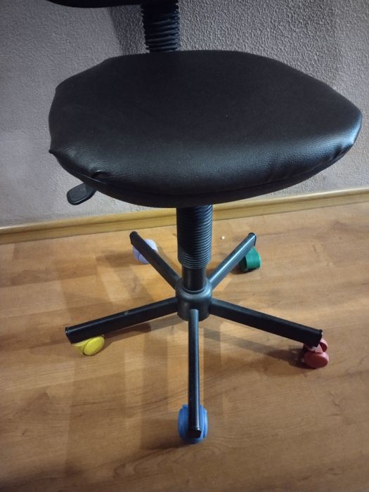 Офісний стул в гарному стані