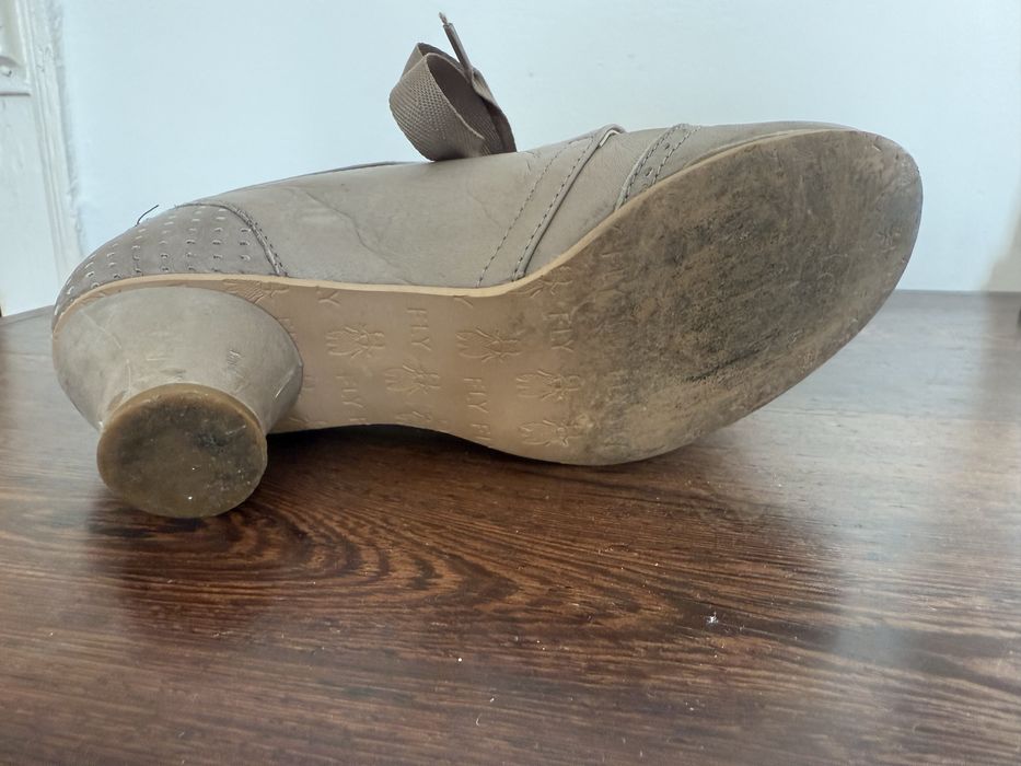 Sapatos de salto da Fly London