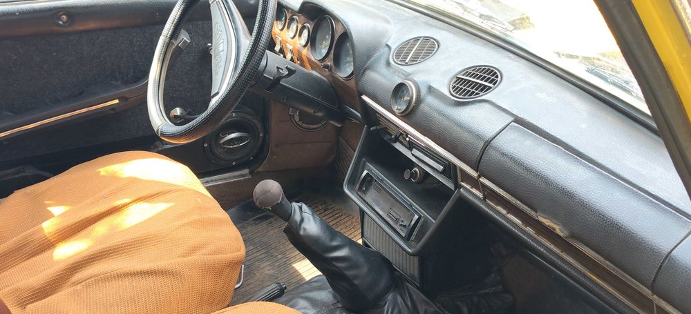Автомобіль ваз2103