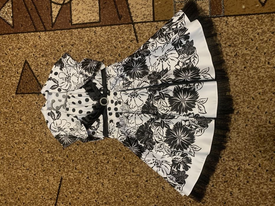 Святкова пишна сукня з корсетом та болеро для дівчинки на випускний