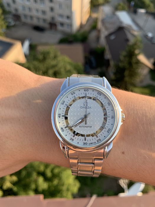 Годиник omega золотий механізм