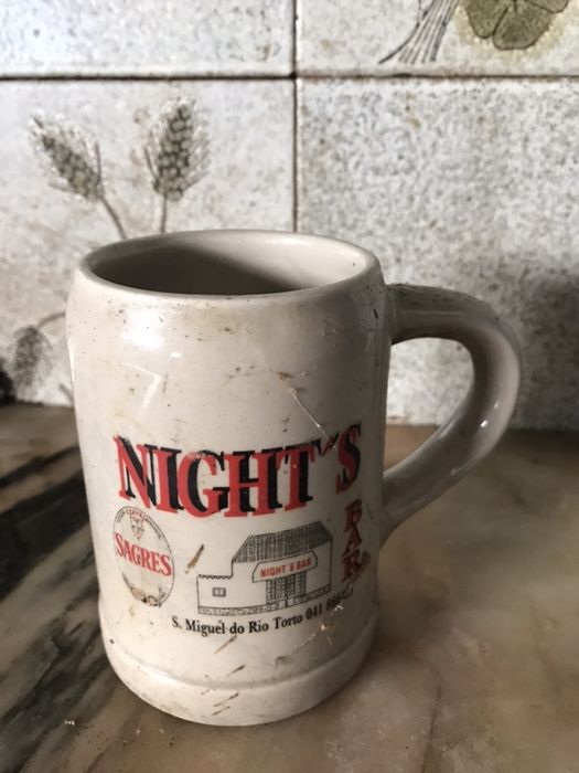 Panela de pressão e garrafas Grandes de licor