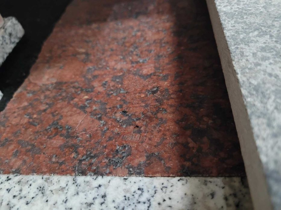 Płytki, Parapety i Stopnie Granit Fortune Red Szczotkowany ( Leather)