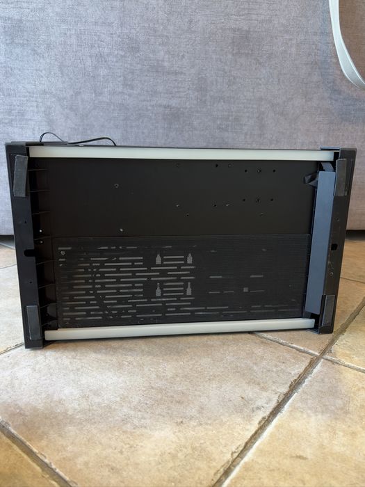Caixa LianLi PC-011 Dynamic Razer Edition + GPU Riser