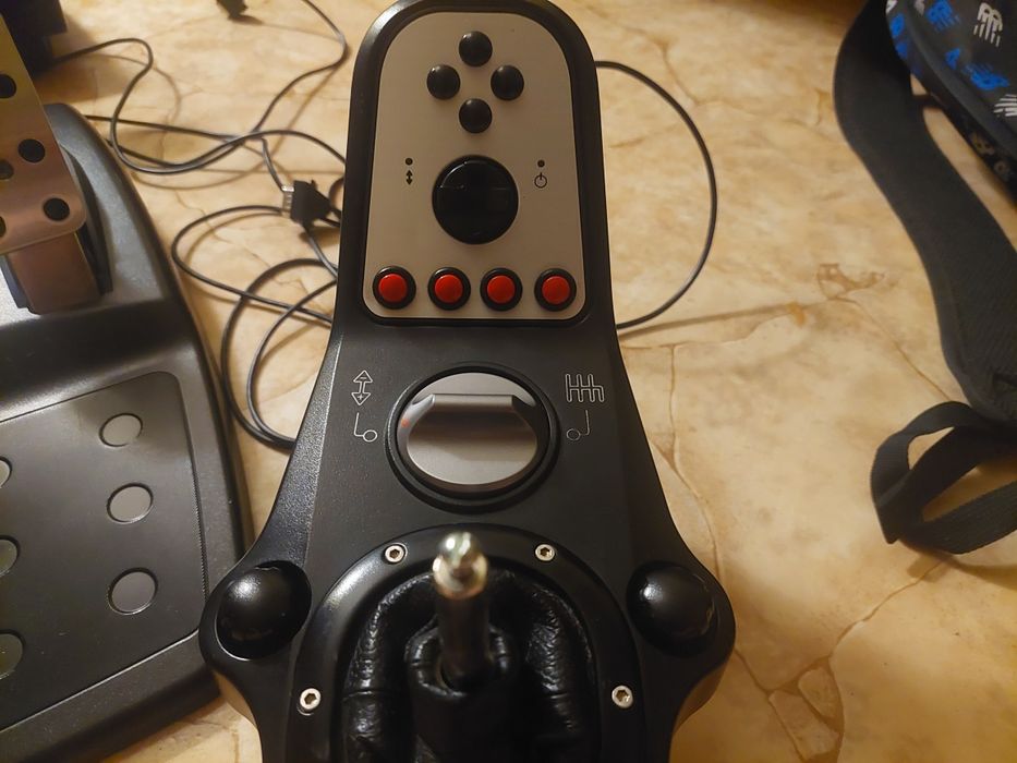 Игровой руль Logitech G25