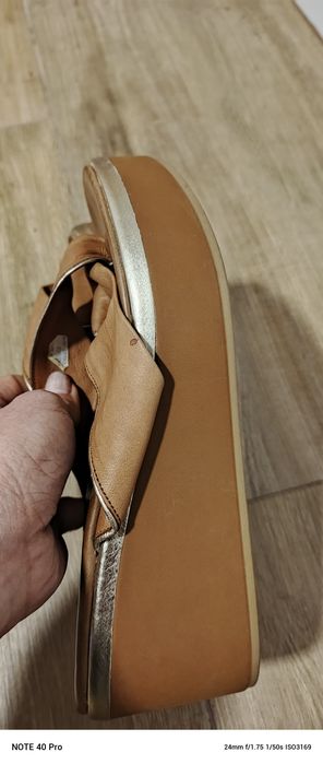 Klapki damskie na koturnie Inuovo 38