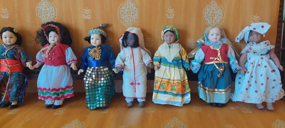 Colecção de Bonecas Porcelana 24 países