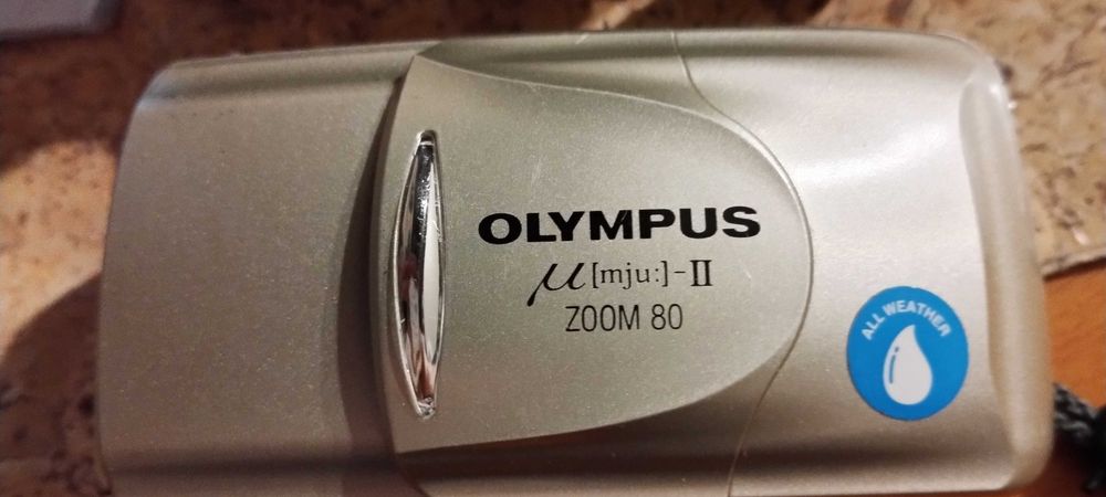 Aparat analogowy - Olympus MJU II Zoom 80  oraz etui