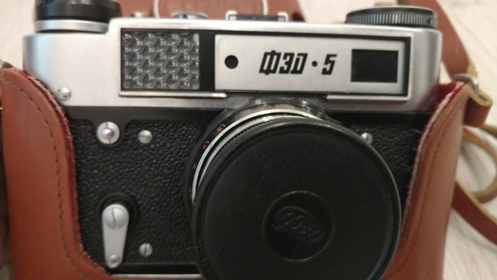 Apart fotograficzny w bardzo dobrym stanie  FED-5.Plus etui.