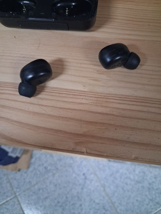 Fones com pouco uso, tão como novos