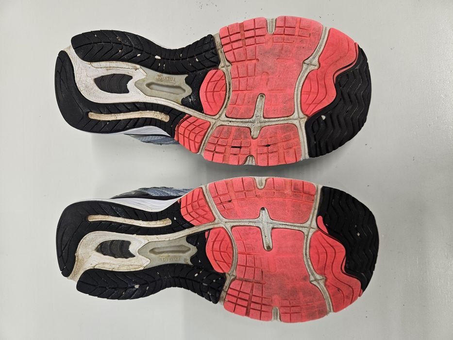 Sapatilha feminina New Balance 860 - 41