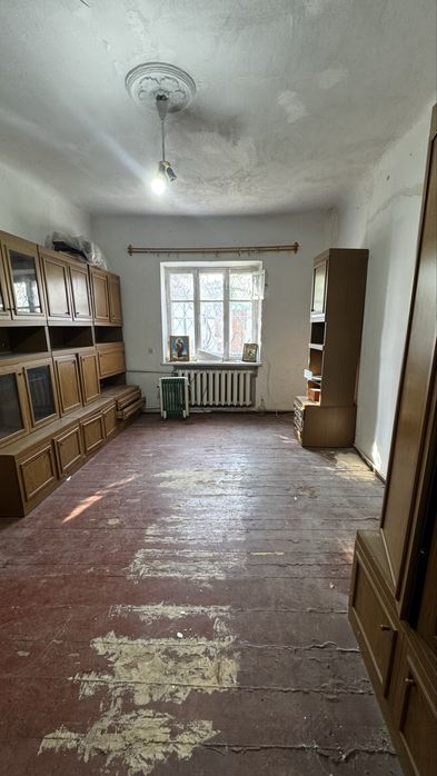 Продам 2-комнатную жэковскую квартиру Центр