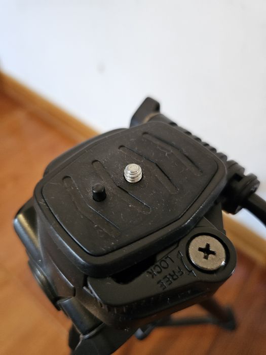 Vende-se Tripé SONY VCT-R640