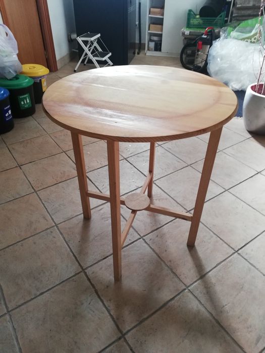 Mesa de madeira circular