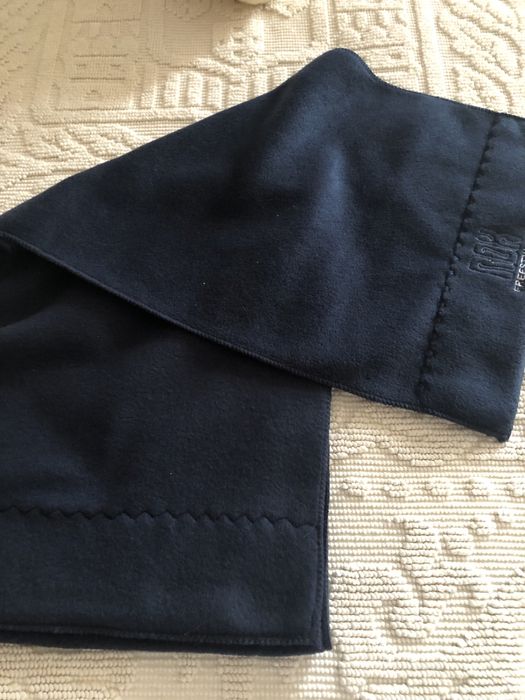 Cachecol, luvas, luvas cerimonia, cuecas protetoras descartáveis