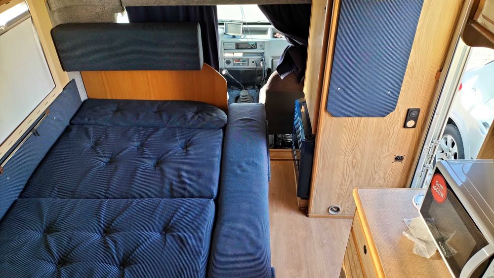 Autocaravana em bom estado geral Duas camas
