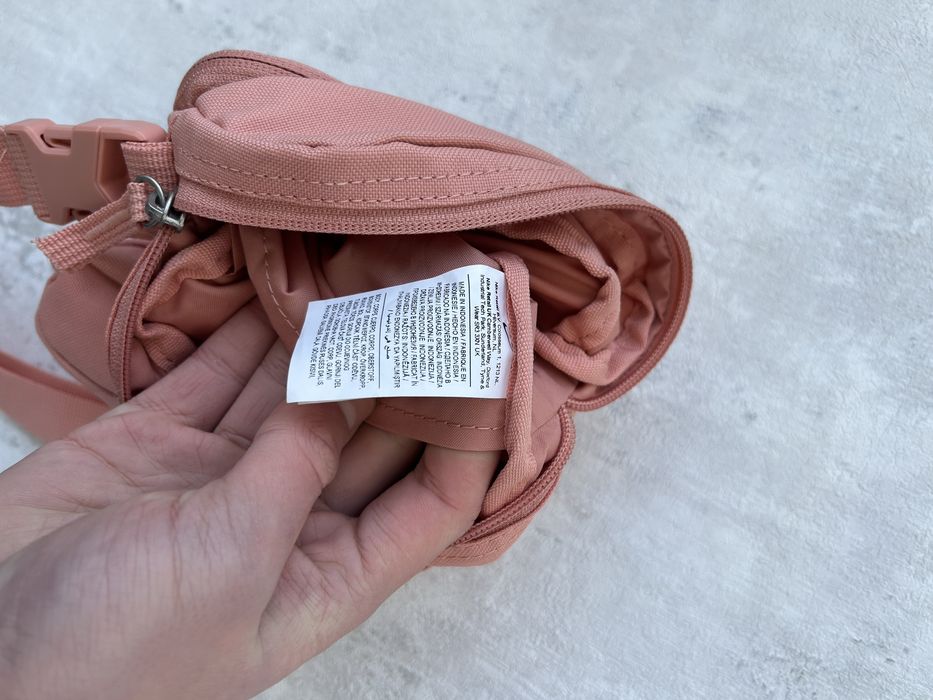 Мессенджер Nike рожевий