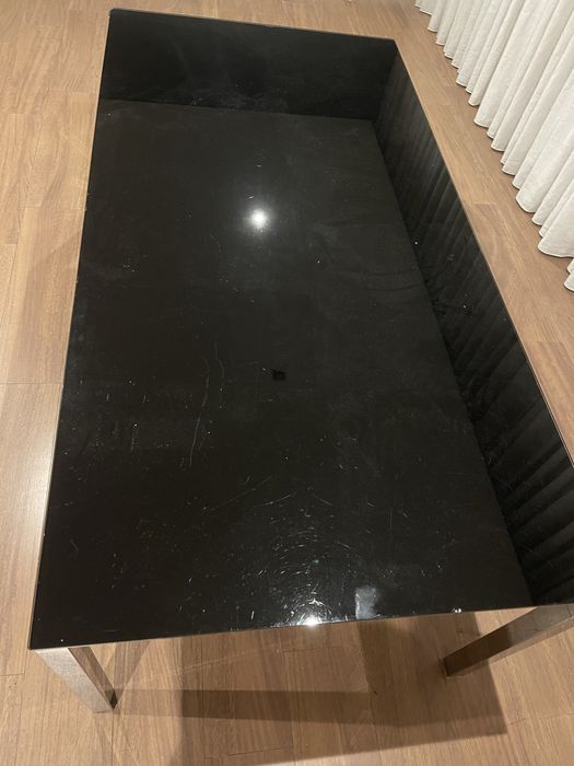 Mesa de jantar com pe de inox