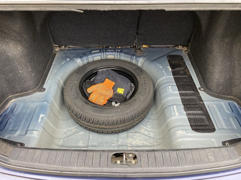 Продам HYUNDAI 97 т ПРОБЕГ состояние идеальное
