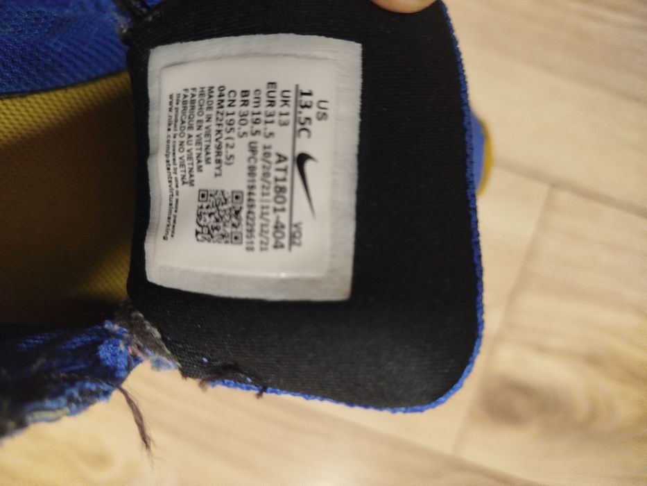 Продам легенькі та зручні кросівки Nike 
Зручність: Завдяки липучці