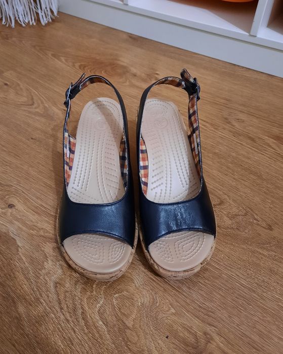 Кожаные босоножки Crocs размер 37 W7 стелька 24,5 см