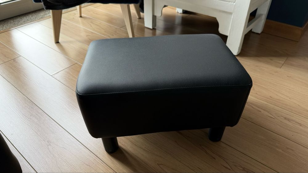 Puffs em pele sintética