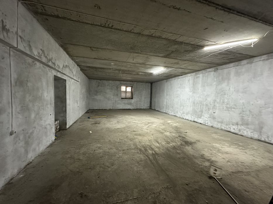 Продається цокольне приміщення по вул. Галицька 160м2