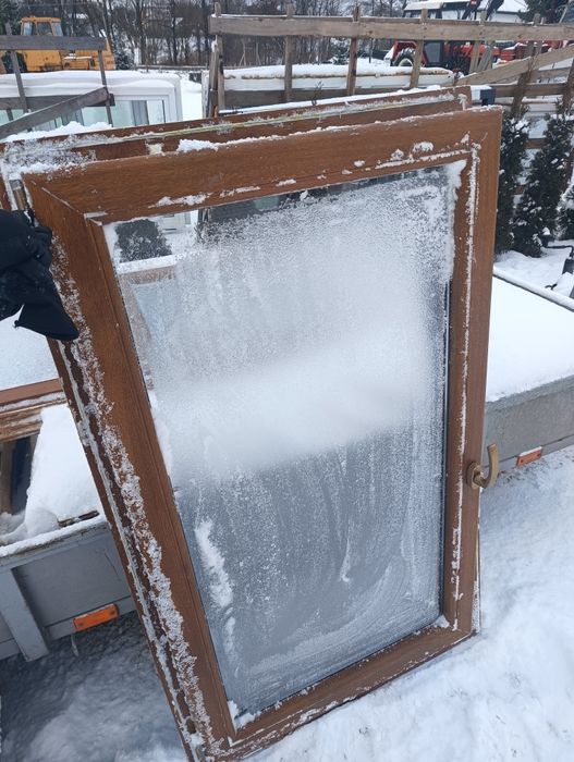 Okno 86x143 złoty dąb rozwierno uchylne plastikowe