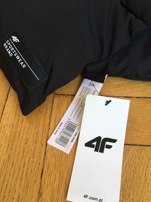 4F szalik kolor czarny
